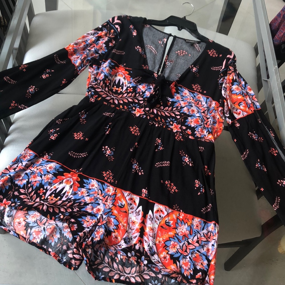 Express Perfect Summer Romper - Picture 4 of 6